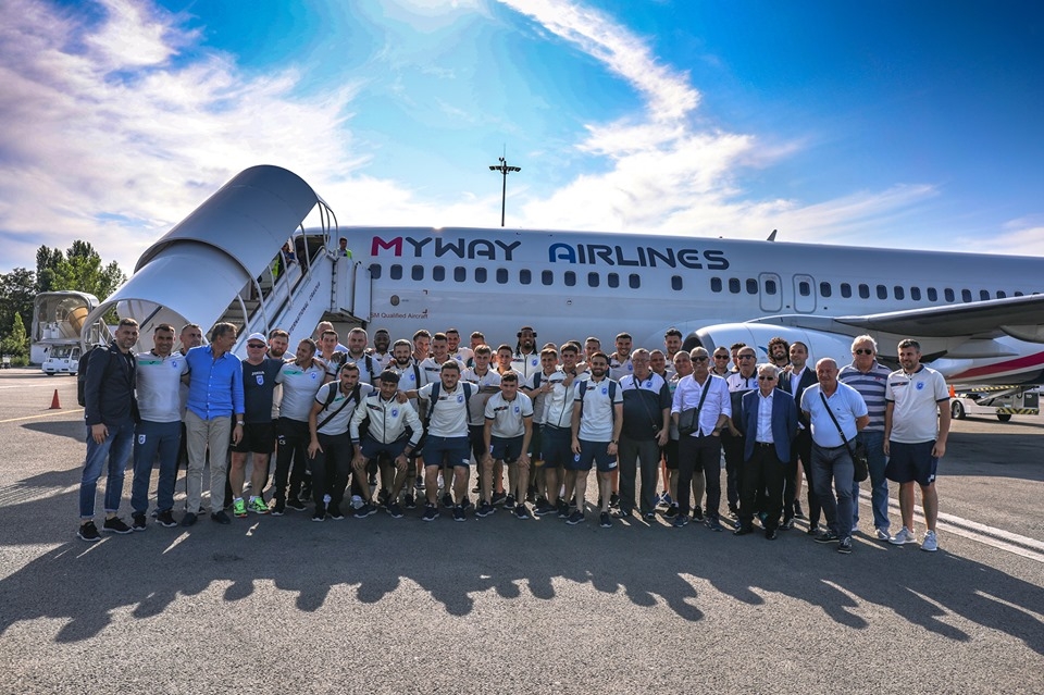 Ne-am întors cu victoria în cala avionului