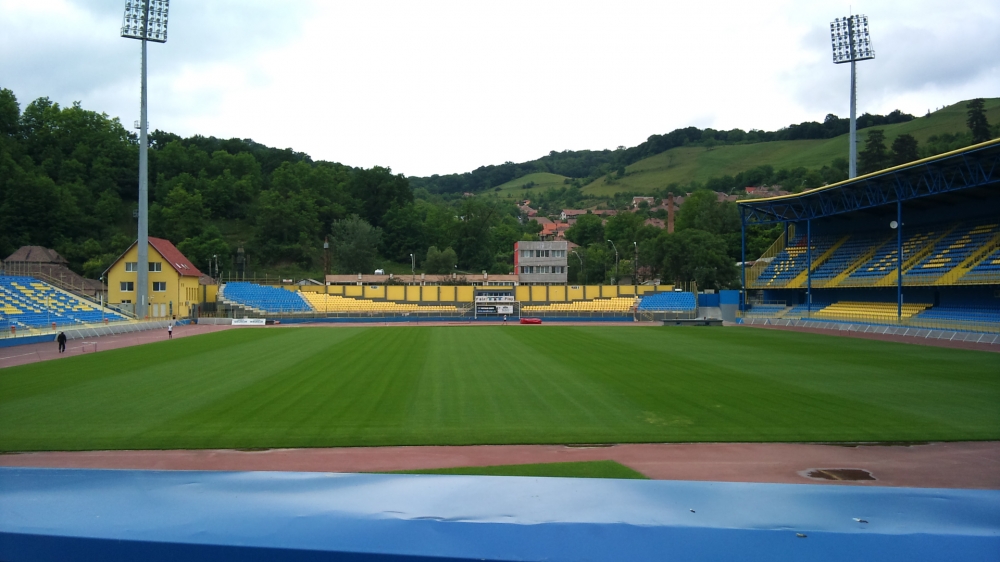 Umplem împreună peluza stadionului din Mediaș!