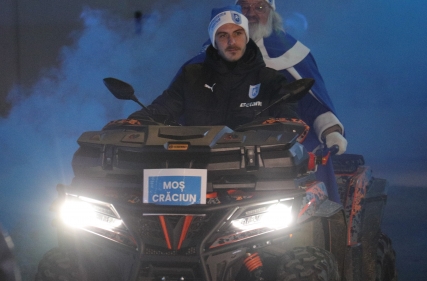 Moș Crăciun în alb-albastru 2024
