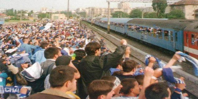 Invazia alb-albastră se face cu trenul! Hai la #FINALA!